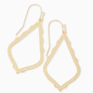 NWT Kendra Scott Sophia Drop Earrings in Gold